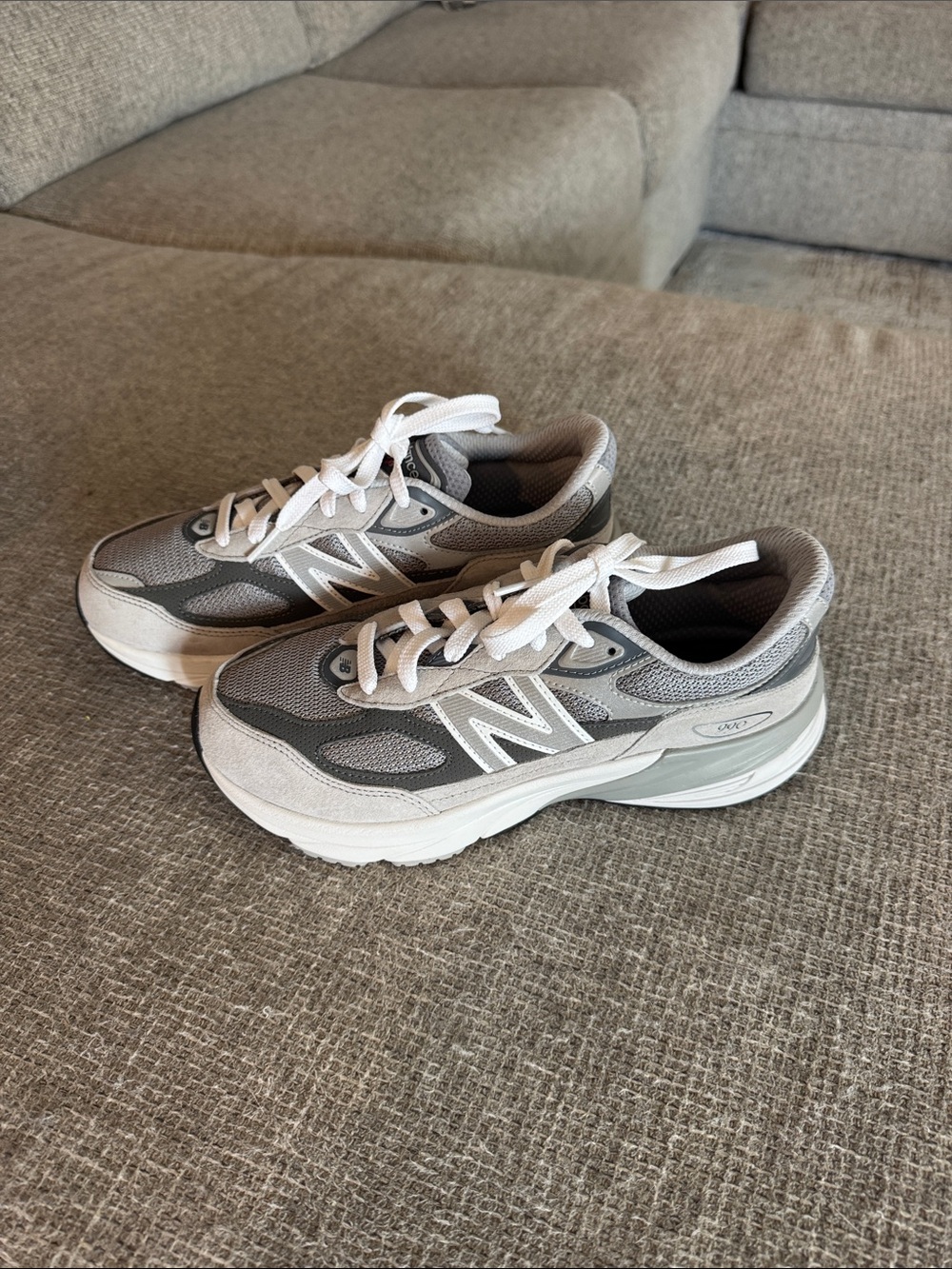 New Balance 990V6
